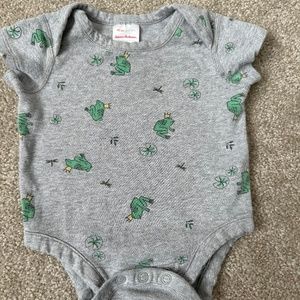 Hanna Andersson King Frog Onsie